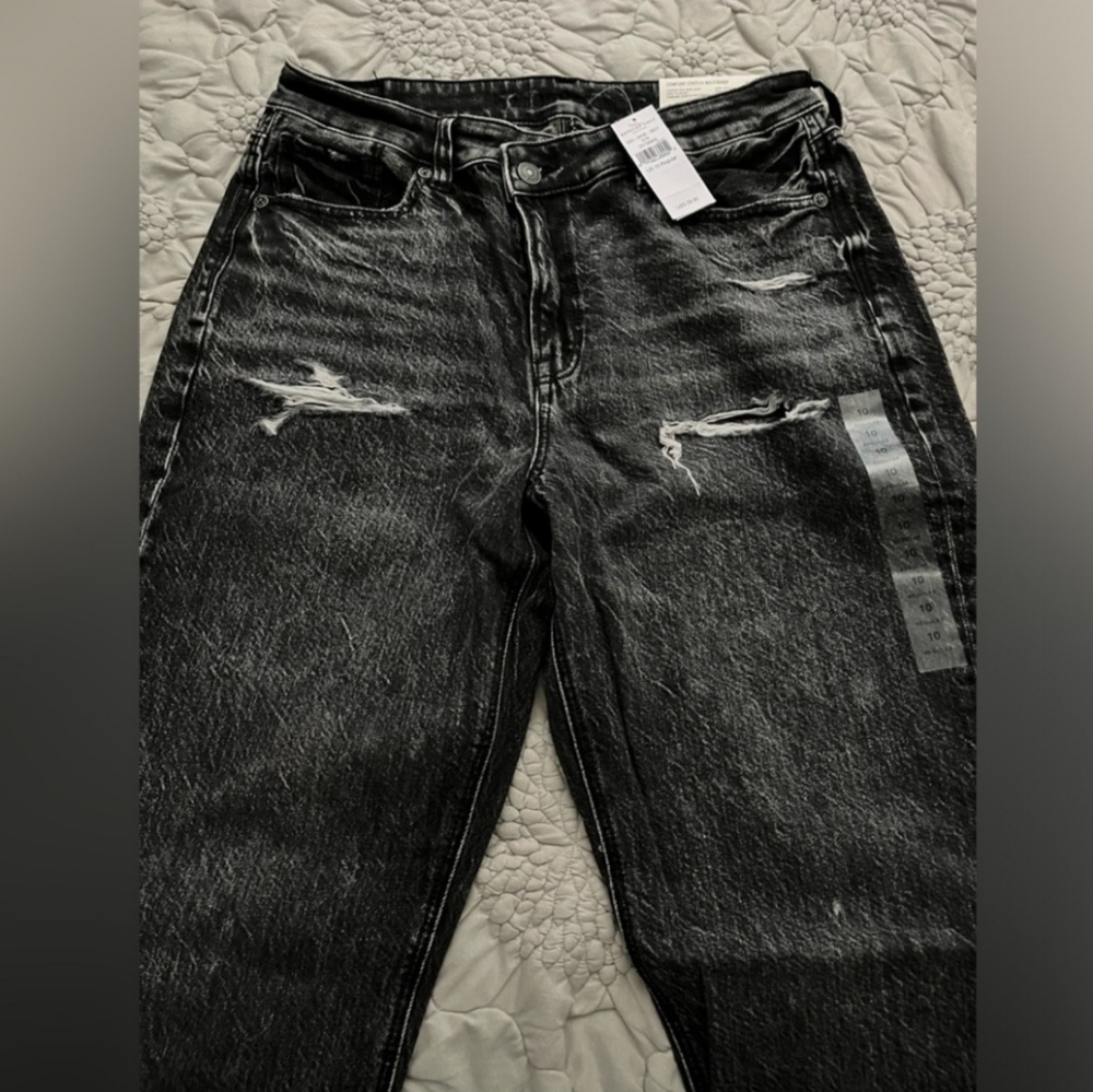 American Eagle AE Black Faded distressed denim High rise ankle mom jeans size 10